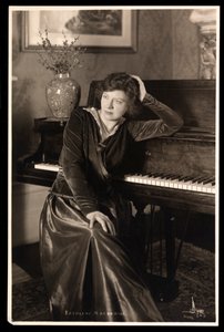 Kathleen MacDonell, ca. 1914 (sølv gelatinetryk)